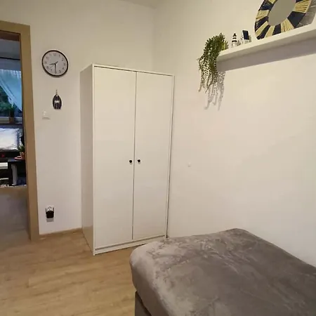 Apartment La *
